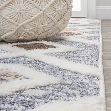 Monique Trellis High-low Area Rug